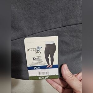 Terra & Sky Charcoal Plus Size Leggings 14W.
